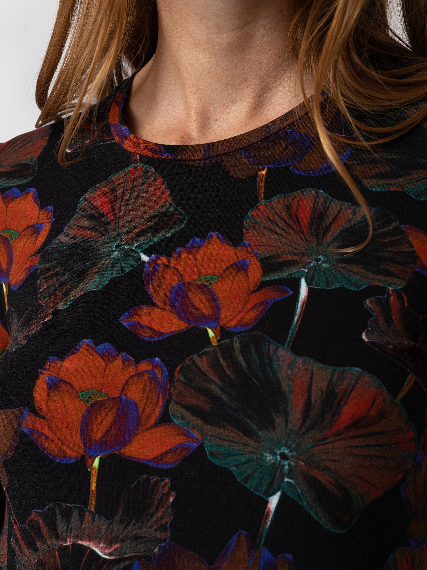 Austen Crew Neck Tee Long Sleeve Red Flora - Women's T-Shirts | Saint + Sofia® USA